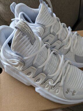 Under Armour WOMENS SZ 7.5 Flow Breakthru Basketball White Grey Size 8